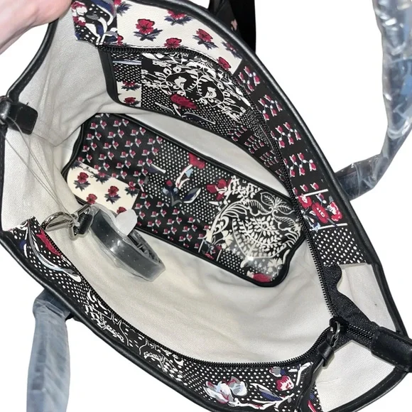 Vera Bradley Small Everyday Tote in Perennials Patchwork. Brand New with Tags - Picture 9 of 10